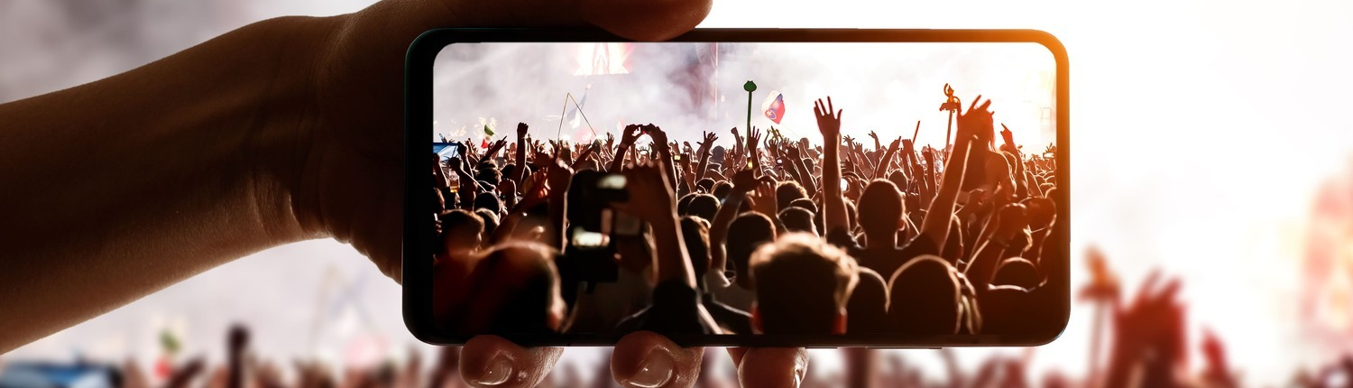 using-technology-event-mobile-phone-hand (1)